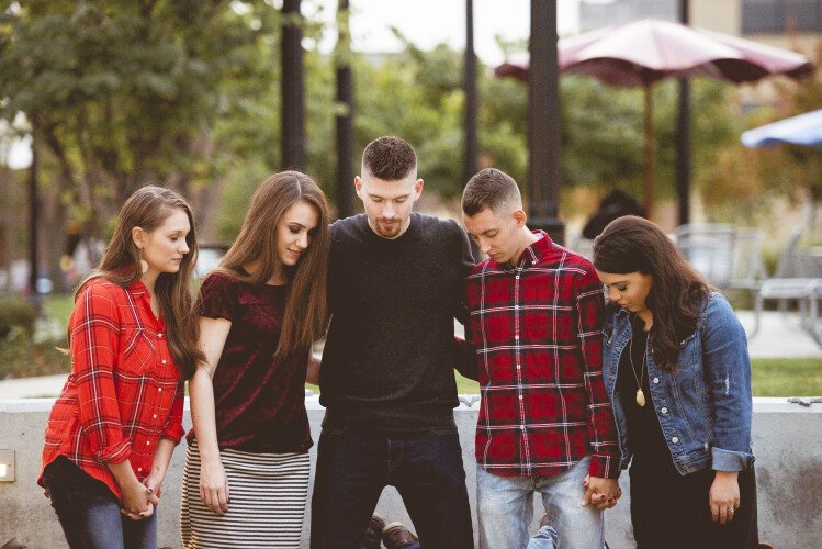 Small Group Bible Study Prayer Time (4)